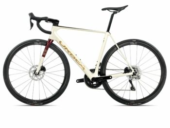 ORBEA ORCA M35i Heren Ivory White-Burgundy (Gloss)-Vulcano (Matt) 55cm 2025